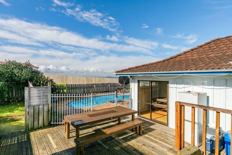 Photo of property in 34 Pahi Place, West Harbour, Auckland, 0618