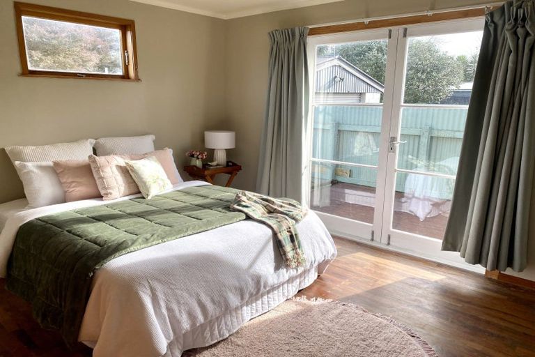 Photo of property in 14 Mokau Place, Terrace End, Palmerston North, 4410