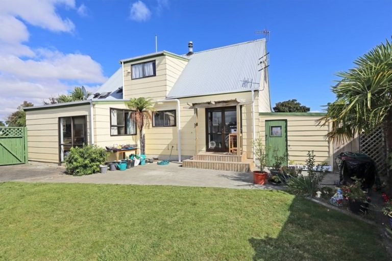 Property details for 18 Duckworth Crescent, Greenmeadows, Napier, 4112