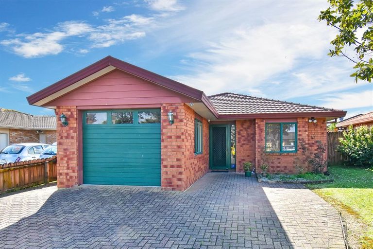 Photo of property in 3a Belleek Close, Weymouth, Auckland, 2103