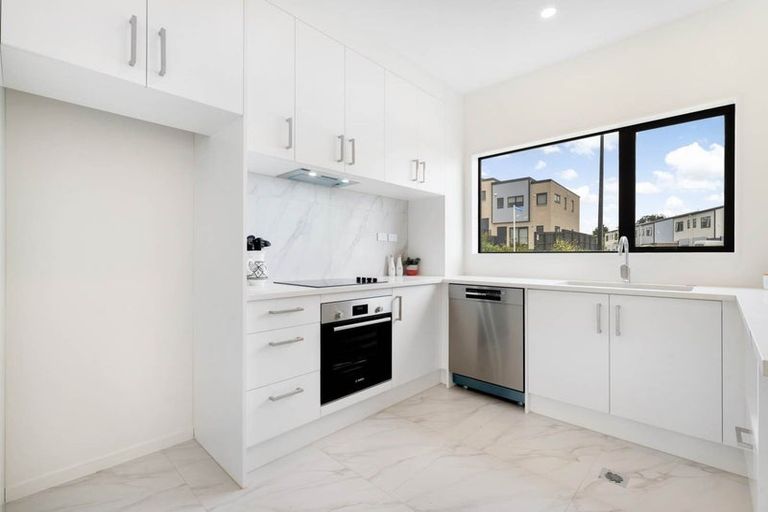 Photo of property in 45b Crestview Rise, Papakura, 2110