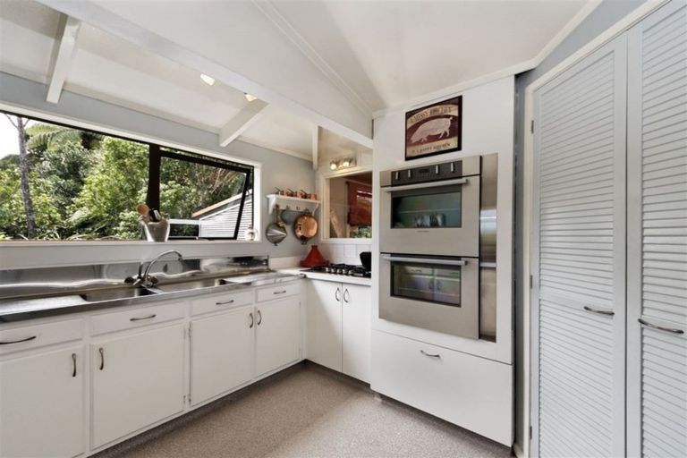 Photo of property in 256 Piha Road, Piha, New Lynn, 0772