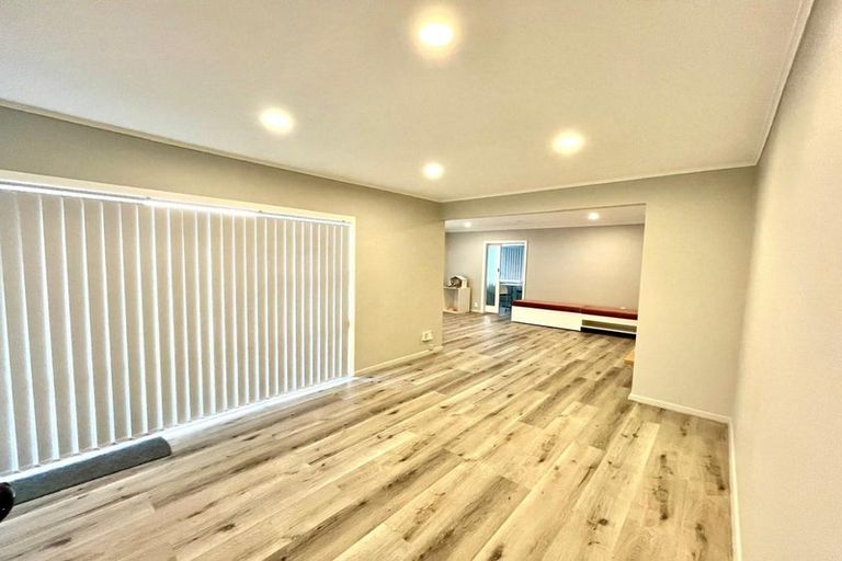 Photo of property in 16 Bowater Place, Manurewa, Auckland, 2102