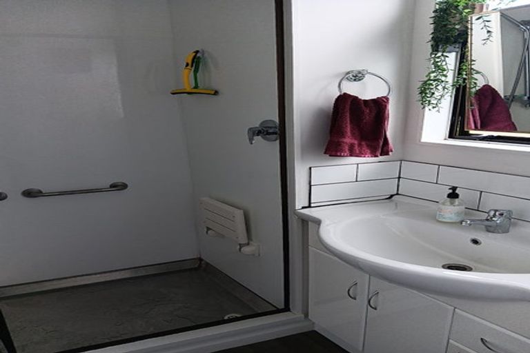 Photo of property in 16 Hunter Street, Westport, 7825