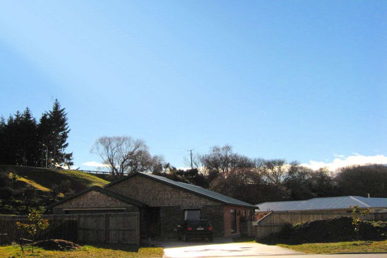 Photo of property in 17 Ada Place, Lake Hayes, Queenstown, 9304