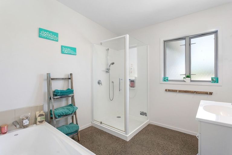 Photo of property in 32c Ohuirehe Road, Coastlands, Whakatane, 3120