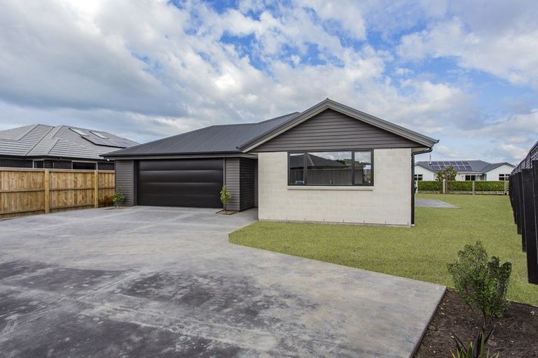 Photo of property in 12 Deans Place, Amberley, 7410