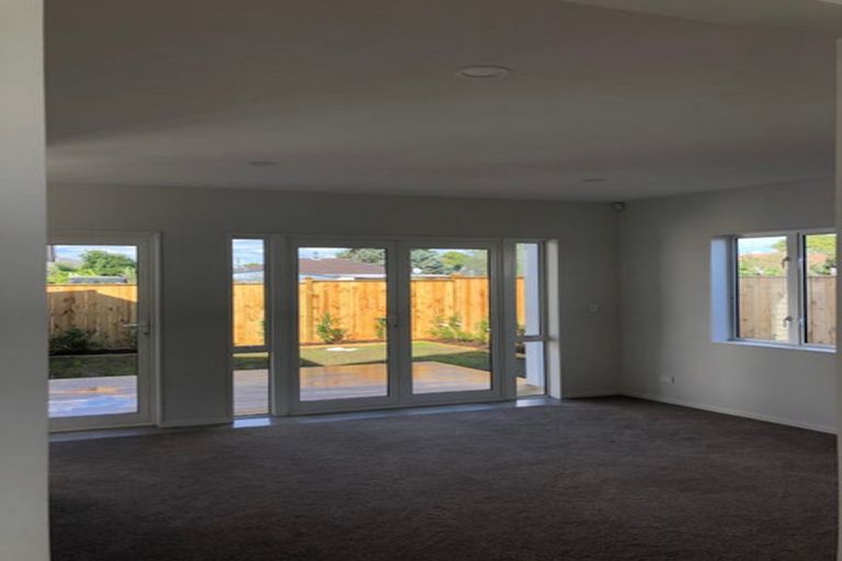 Photo of property in 2 Riroriro Close, Papakura, 2110