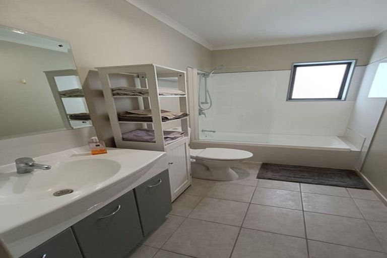 Photo of property in 70a Kayes Road, Pukekohe, 2120