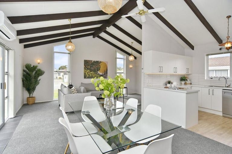 Photo of property in 43 Valecrest Avenue, Parklands, Christchurch, 8083