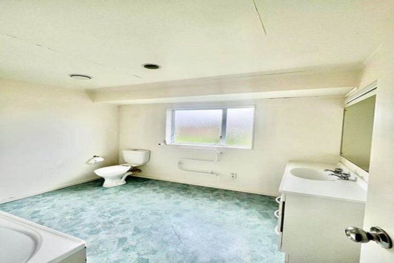 Photo of property in 546 Don Buck Road, Westgate, Auckland, 0614