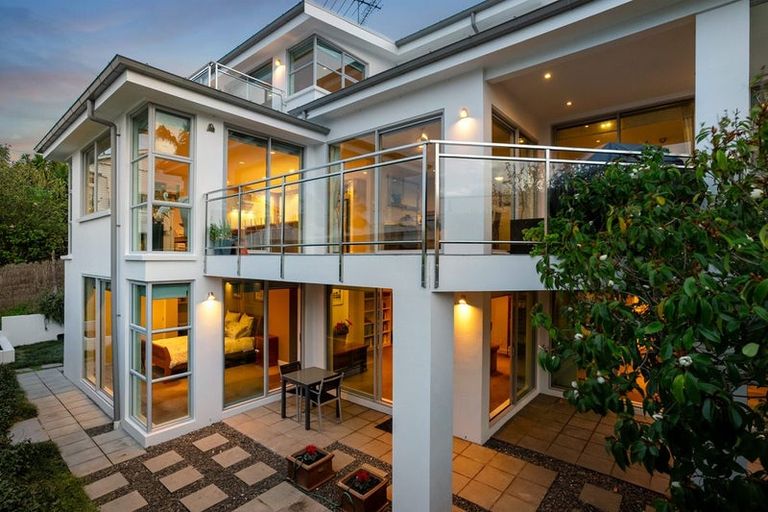 Photo of property in 41 Prospect Terrace, Milford, Auckland, 0620