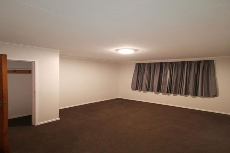 Photo of property in 52 Heretaunga Square, Silverstream, Upper Hutt, 5019