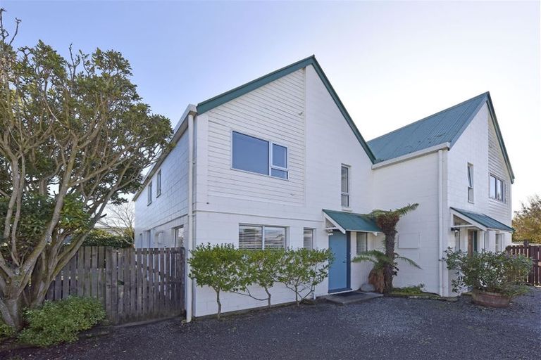 Photo of property in 1/143a Weston Road, St Albans, Christchurch, 8052