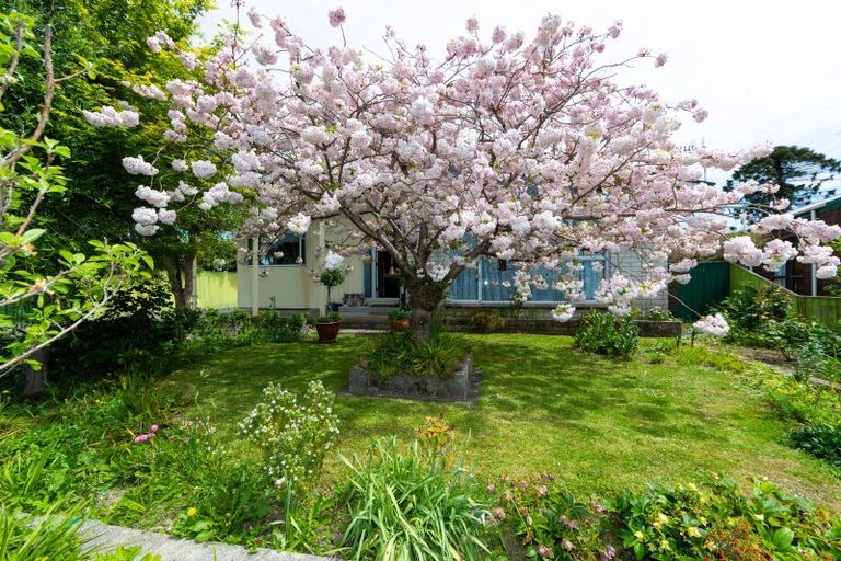 Photo of property in 14 Sutton Avenue, Clive, 4102