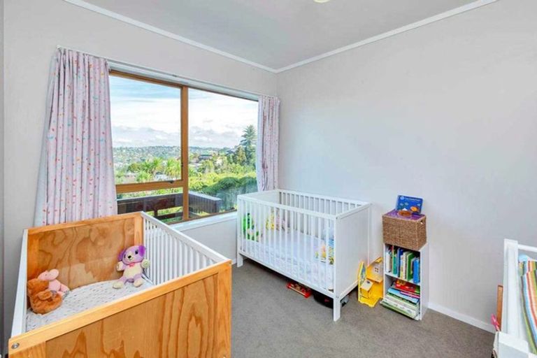 Photo of property in 1/2a Carlisle Road, Browns Bay, Auckland, 0630