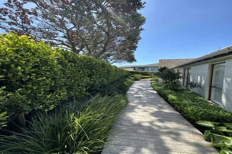 Photo of property in 4a Page Point, Mellons Bay, Auckland, 2014