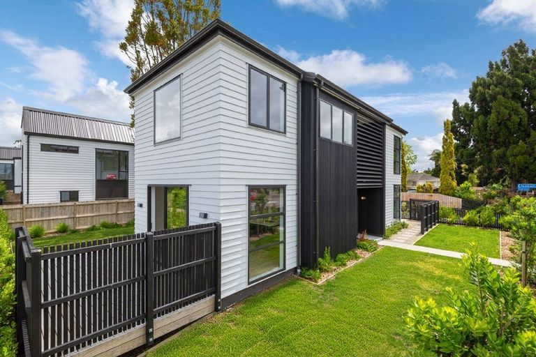 Photo of property in 32 Swanson Road, Henderson, Auckland, 0610