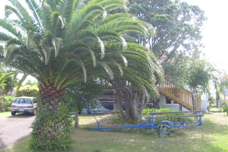 Photo of property in 11 Jellicoe Road, Murrays Bay, Auckland, 0630