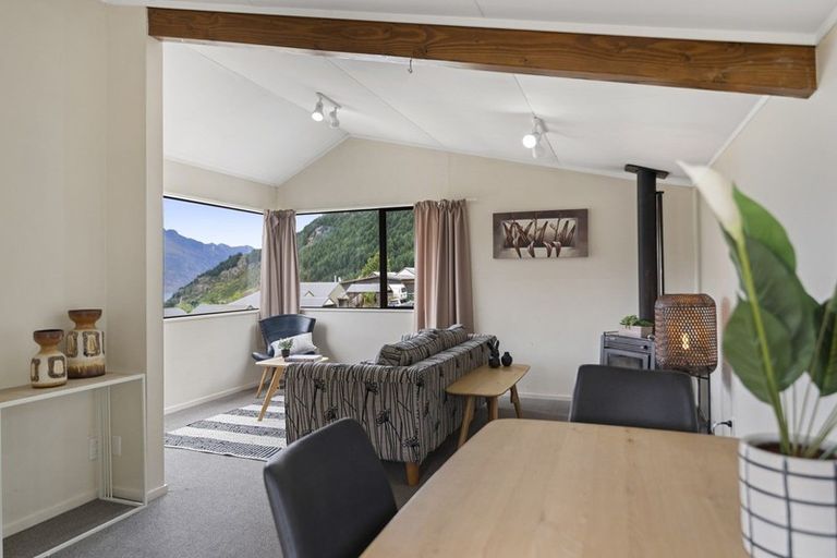 Photo of property in 9a Dart Place, Fernhill, Queenstown, 9300