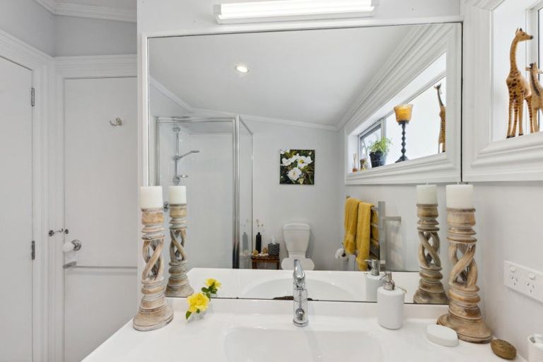 Photo of property in 15 Pomare Road, Russell, 0202