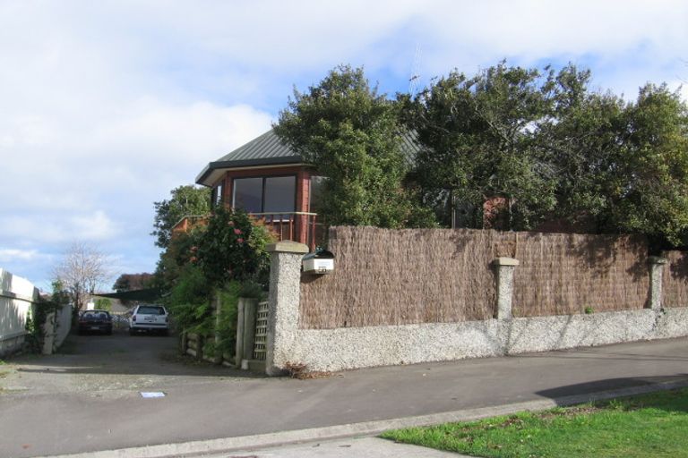 Photo of property in 27 Weston Avenue, Roslyn, Palmerston North, 4414