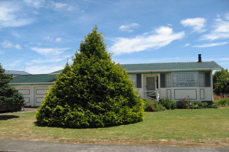 Photo of property in 4 Litchfield Place, Clarks Beach, 2122