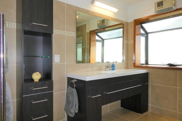 Photo of property in 72 Ahau Street, Moana, 7872