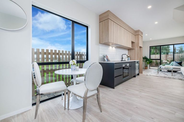 Photo of property in 5/644 Te Atatu Road, Te Atatu Peninsula, Auckland, 0610