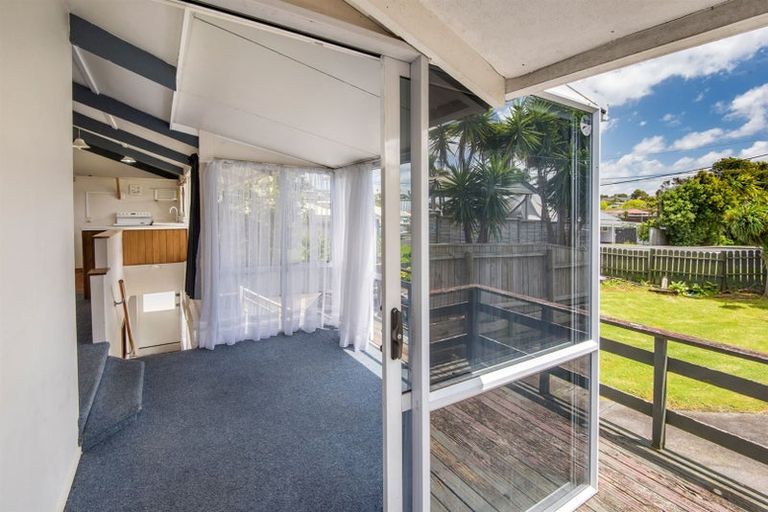 Photo of property in 20 Bay Street, Red Beach, 0932