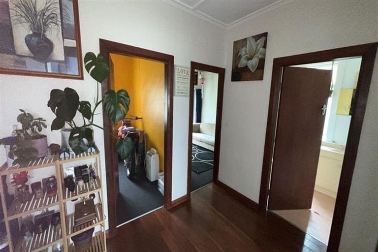Photo of property in 113 Mangorei Road, Merrilands, New Plymouth, 4312