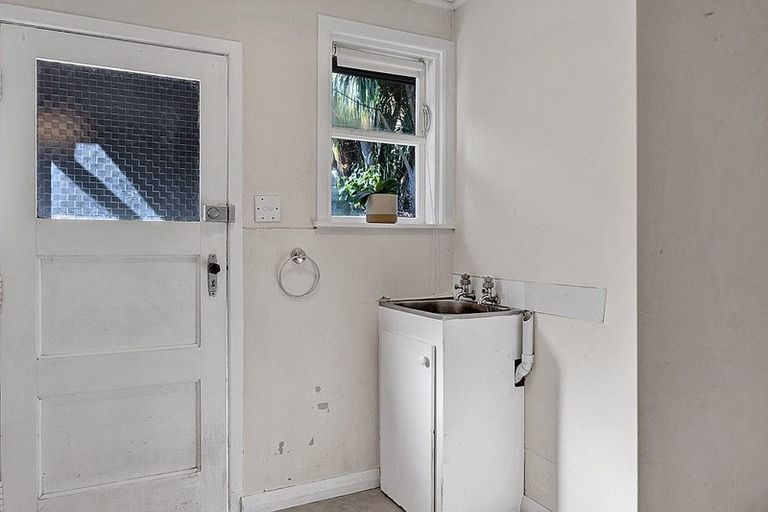 Photo of property in 8 Camden Street, Vogeltown, New Plymouth, 4310