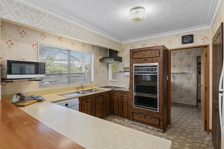 Photo of property in 25 Rauparaha Street, Waikanae Beach, Waikanae, 5036
