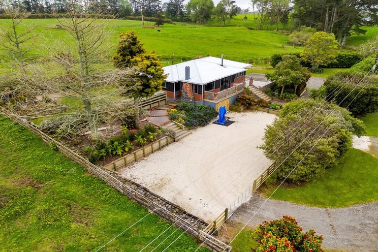 Photo of property in 8 Clearview Road, Lepperton, New Plymouth, 4373