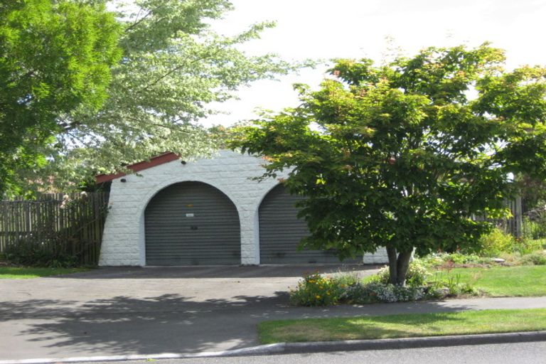 Photo of property in 37 Royal Park Drive, Parklands, Christchurch, 8083