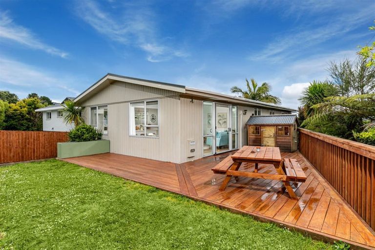 Photo of property in 10 Puketaha Road, Swanson, Auckland, 0816
