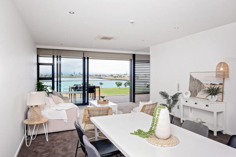 Photo of property in 306/7 Humber Street, Pandora, Napier, 4110