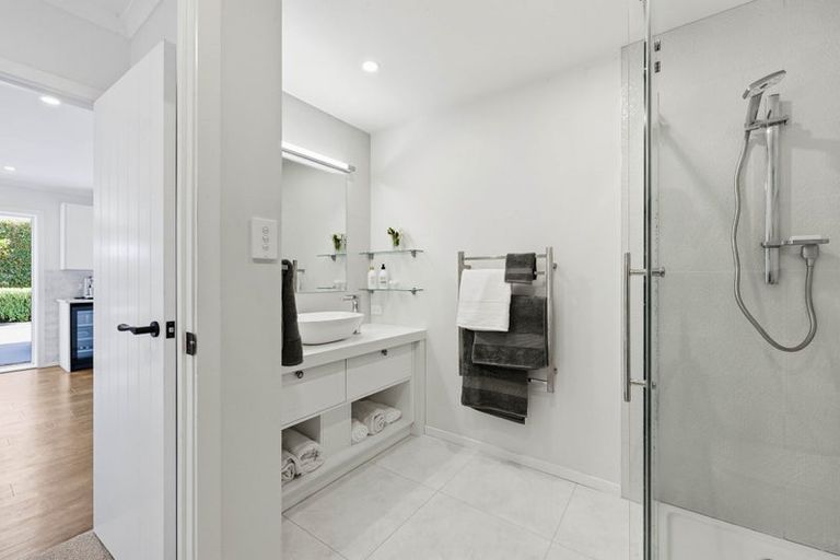 Photo of property in 2 Callender Place, Shelly Park, Auckland, 2014