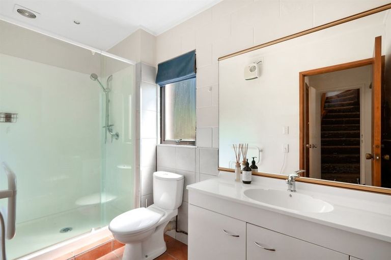 Photo of property in 3 Valdese Rise, Browns Bay, Auckland, 0630