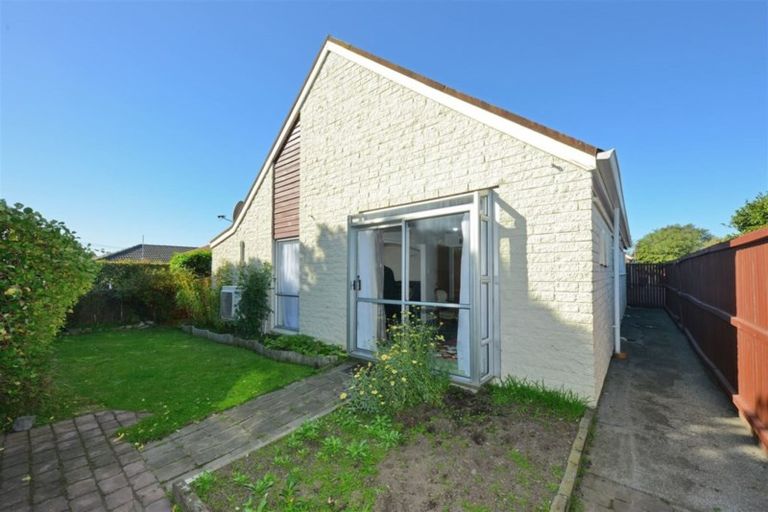 Photo of property in 70 Cutts Road, Russley, Christchurch, 8042