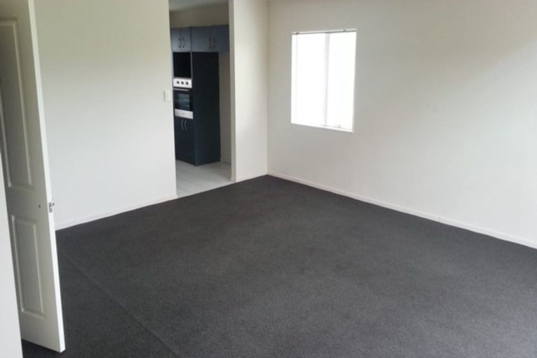 Photo of property in 24/3 Hulme Place, Henderson, Auckland, 0612