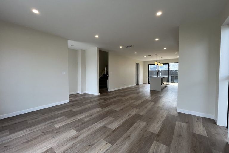 Photo of property in 8 Babos Avenue, Kumeu, 0810