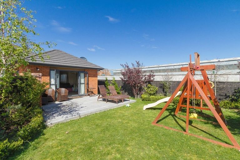 Photo of property in 32 Moana Grove, Waiwhetu, Lower Hutt, 5010