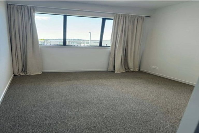 Photo of property in 12/1 Genevieve Lane, Hobsonville, Auckland, 0616