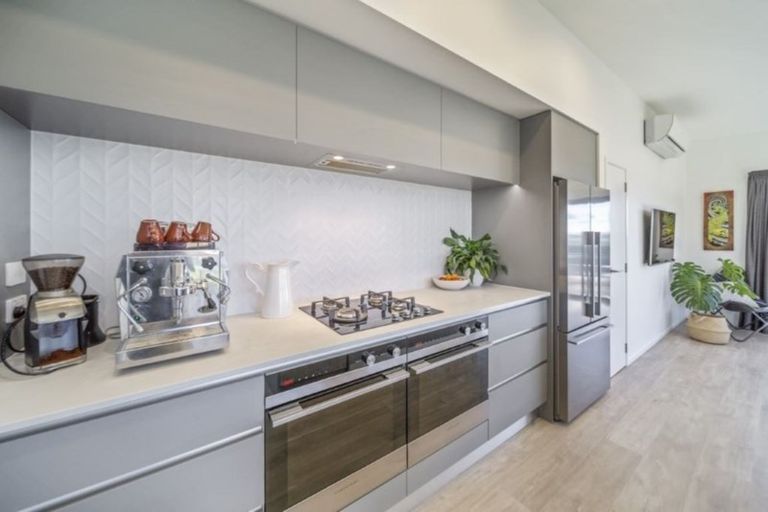 Photo of property in 2 Piper Way, Glen Avon, New Plymouth, 4312