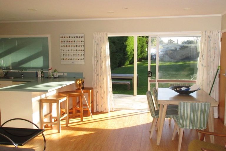 Photo of property in 195 Te Moana Road, Waikanae, 5036