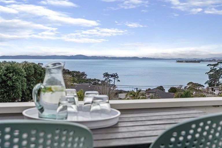 Photo of property in 2/5 Colmar Road, Mellons Bay, Auckland, 2014