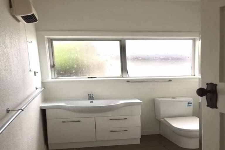 Photo of property in 1/170 Main North Road, Redwood, Christchurch, 8051