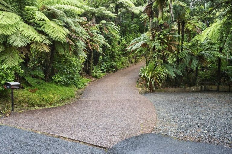 Photo of property in 19 Cascade Avenue, Waiatarua, Auckland, 0604