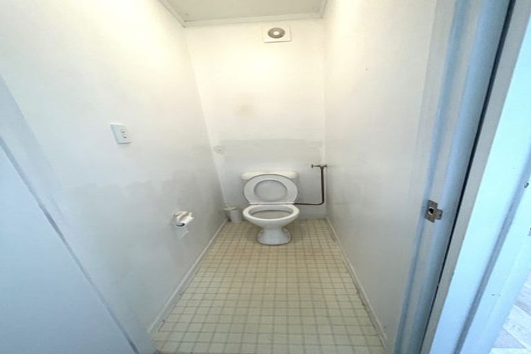 Photo of property in 23 Downsview Road, Pakuranga Heights, Auckland, 2010